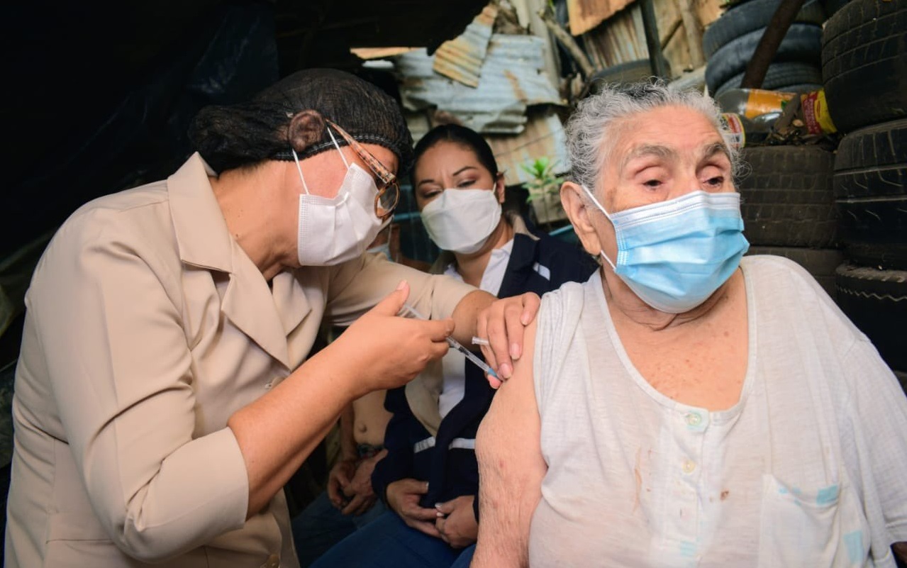 Presidente Bukele destaca nueva modalidad "vacunación en el hogar" para inmunizar a la población contra el COVID19 presidente-bukele-destaca-nueva-modalidad-vacunacion-en-el-hogar-para-inmunizar-a-la-poblacion-contra-el-covid19